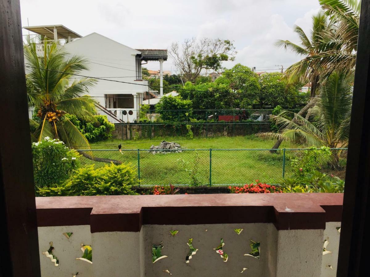 White House Apartment Negombo Exterior photo