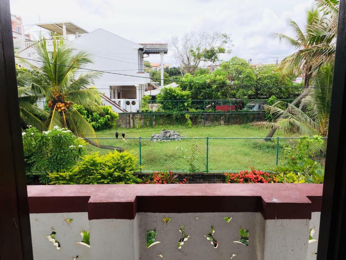 White House Apartment Negombo Exterior photo